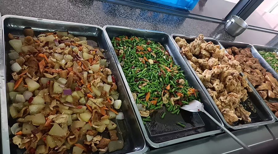 盛夏的來臨，金環(huán)電器關(guān)懷工人飲食