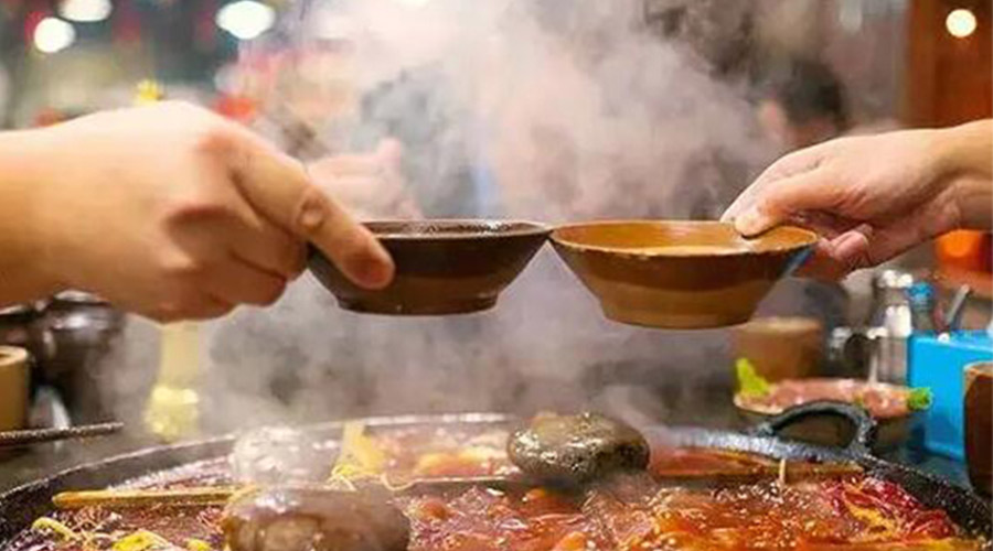 冬天火鍋團(tuán)建引來(lái)一身火鍋味  衣物烘干機(jī)化解職場(chǎng)尷尬！